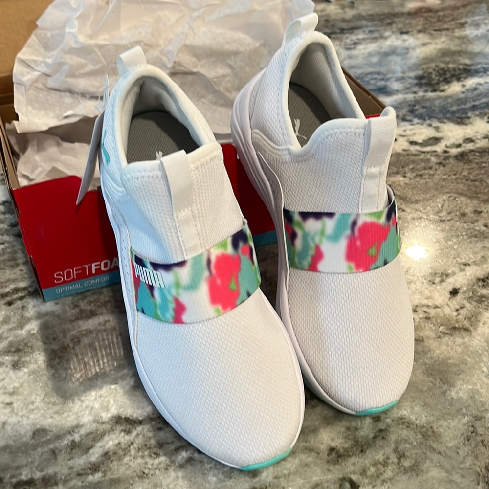 Girls Puma Athletic Shoes, NWT, 2.5